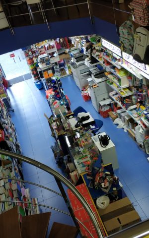 Interior local Papelería Glossy