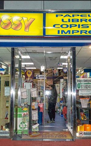 Fachada local Papelería Glossy